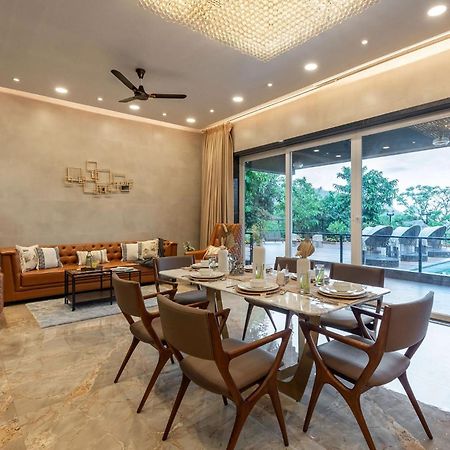 Stayvista At La Nirvana With Pool, Music Speaker & Indoor-Outdoor Game 로나발라 외부 사진