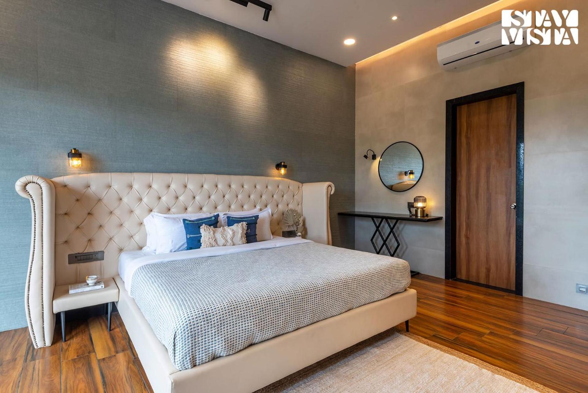 Stayvista At La Nirvana With Pool, Music Speaker & Indoor-Outdoor Game 로나발라 외부 사진