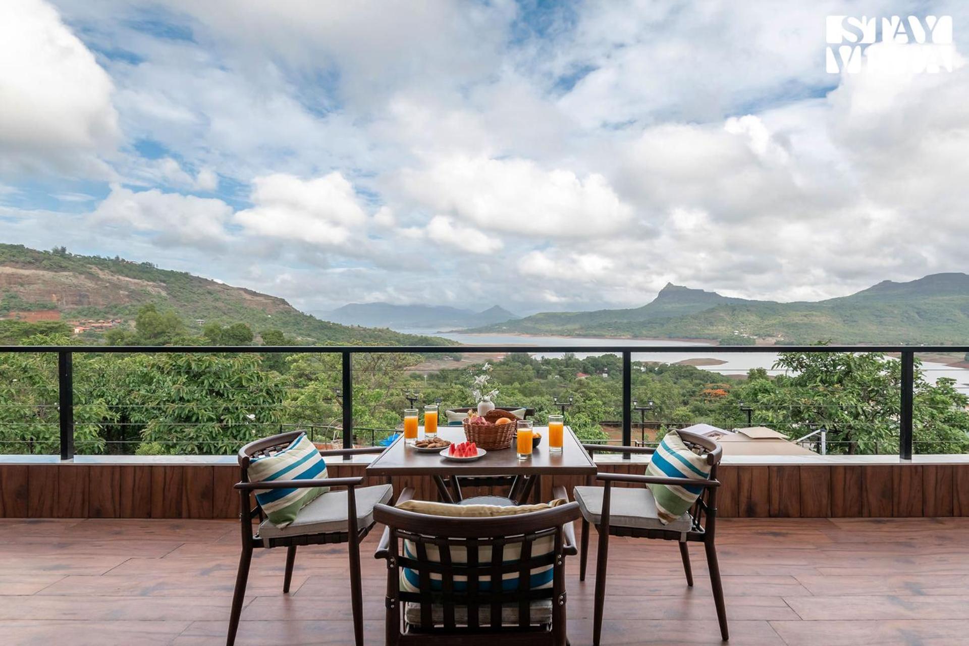 Stayvista At La Nirvana With Pool, Music Speaker & Indoor-Outdoor Game 로나발라 외부 사진