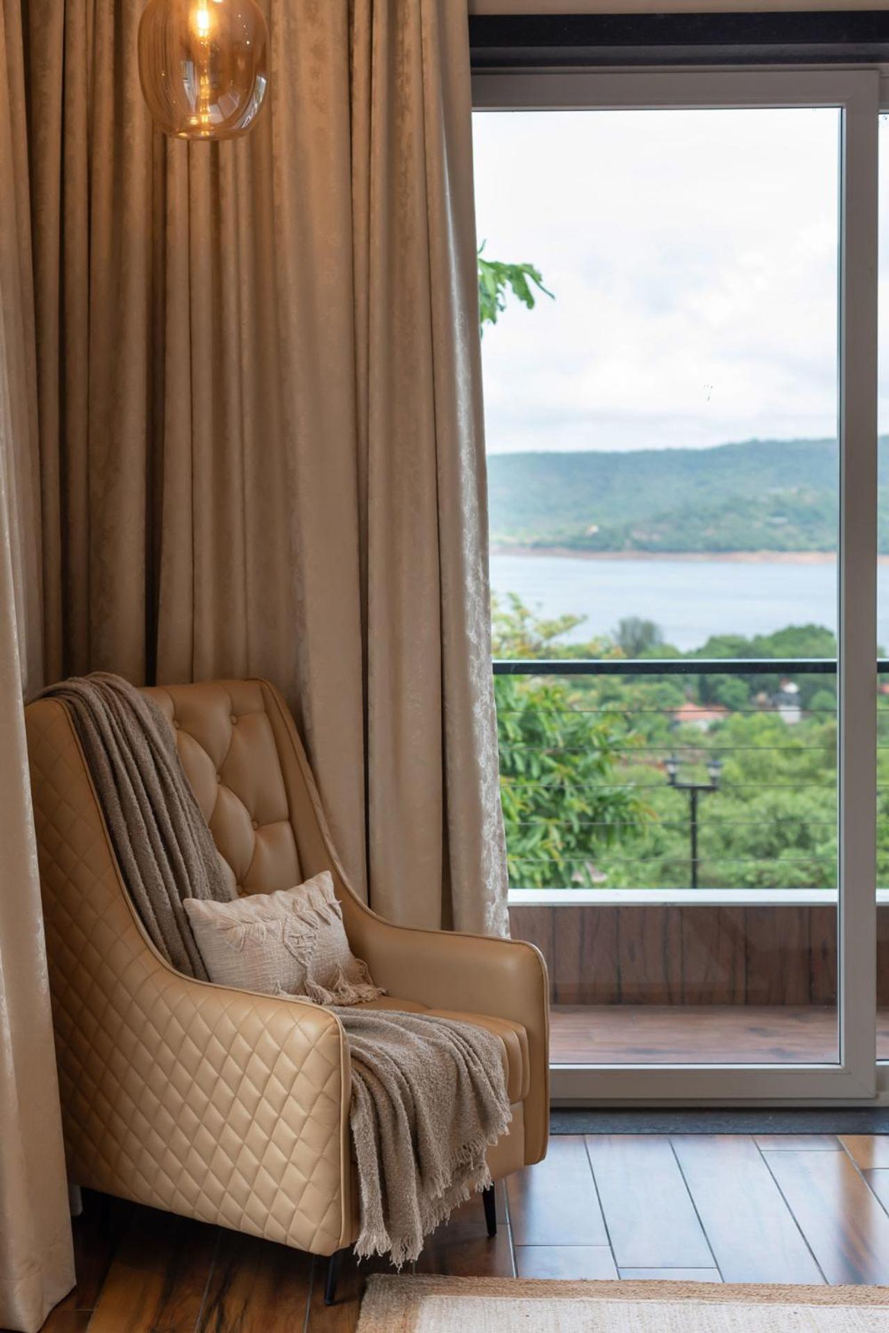 Stayvista At La Nirvana With Pool, Music Speaker & Indoor-Outdoor Game 로나발라 외부 사진