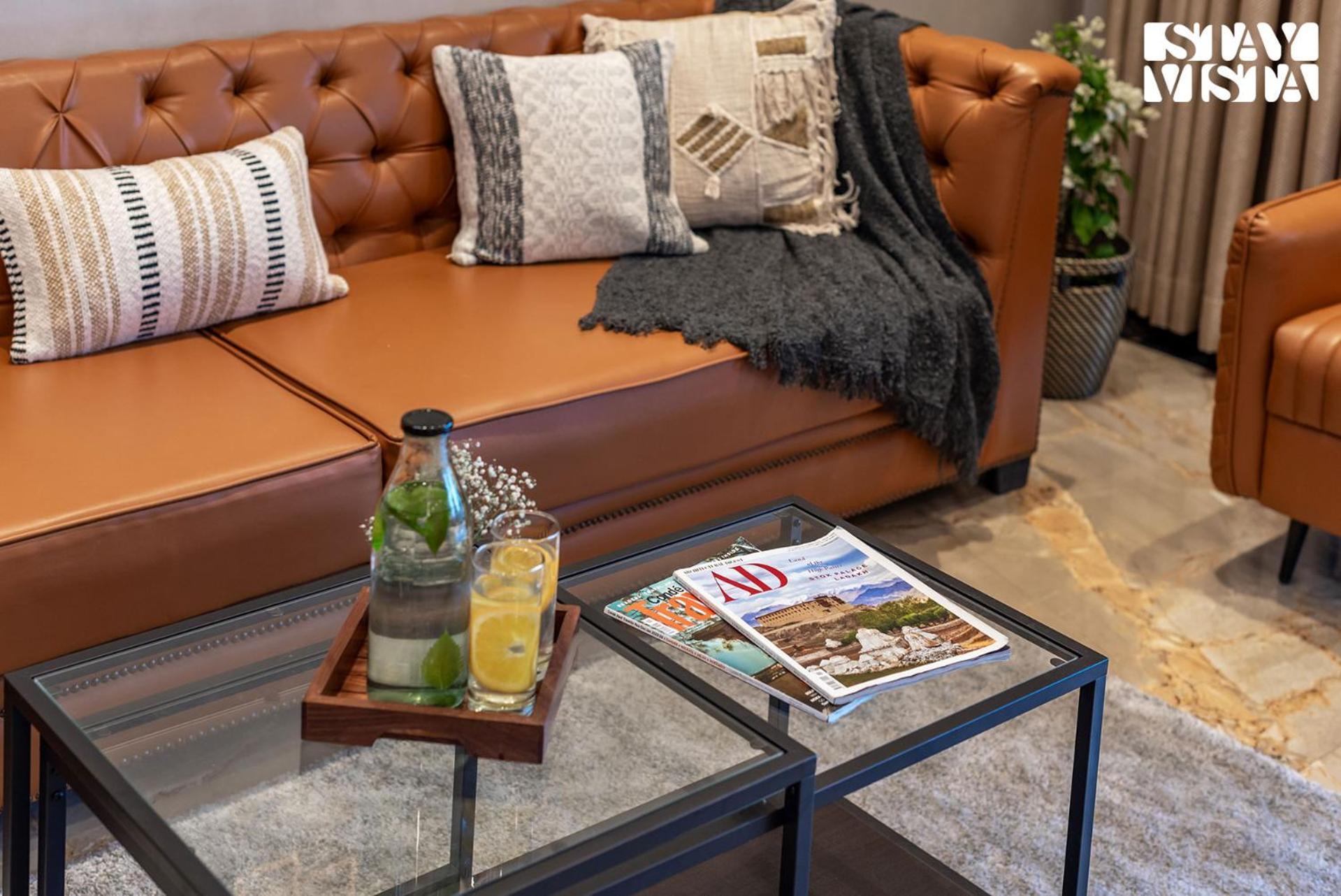 Stayvista At La Nirvana With Pool, Music Speaker & Indoor-Outdoor Game 로나발라 외부 사진