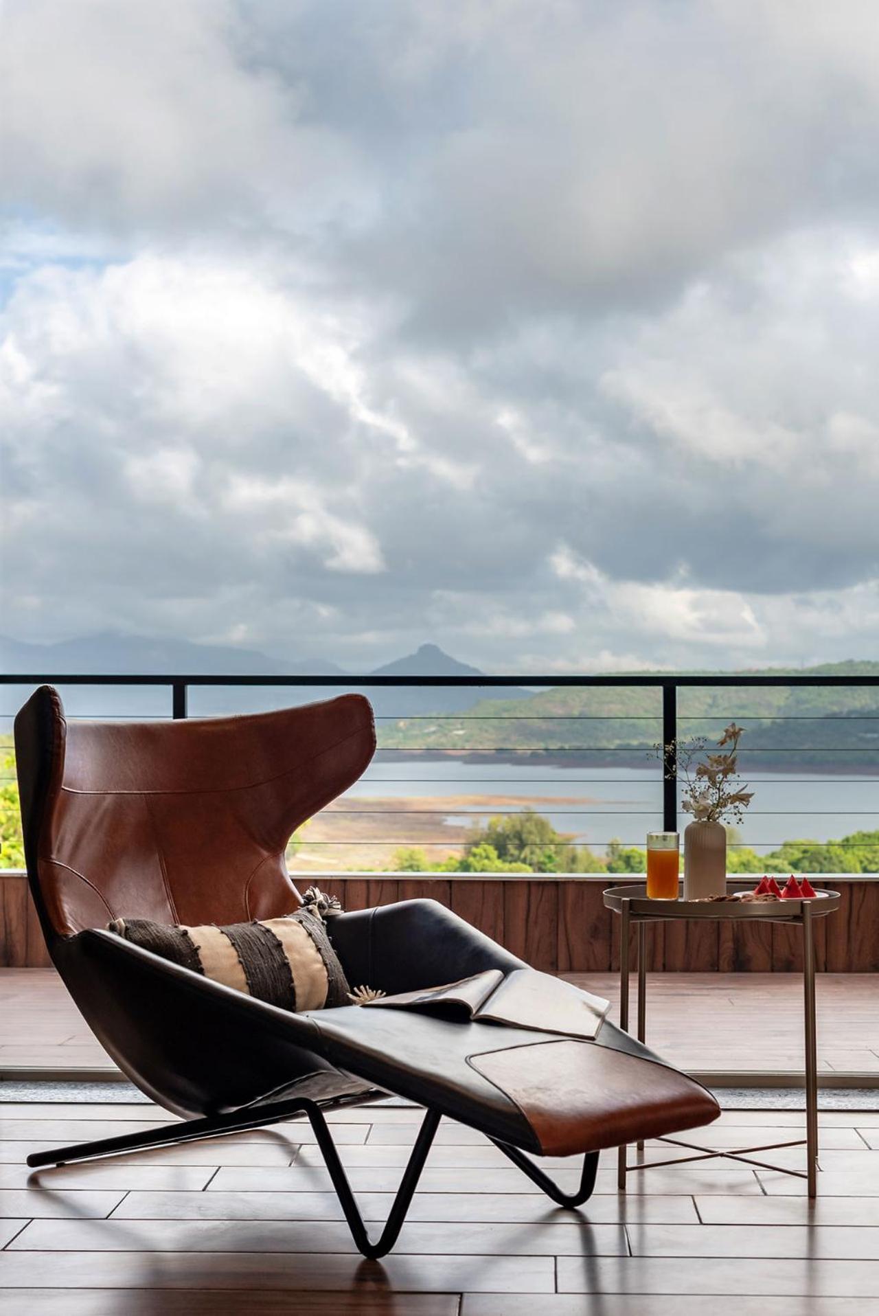 Stayvista At La Nirvana With Pool, Music Speaker & Indoor-Outdoor Game 로나발라 외부 사진