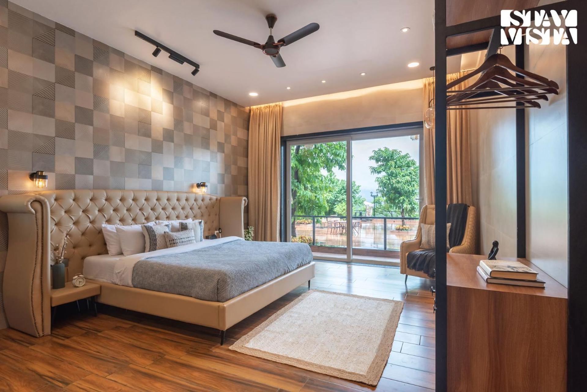 Stayvista At La Nirvana With Pool, Music Speaker & Indoor-Outdoor Game 로나발라 외부 사진