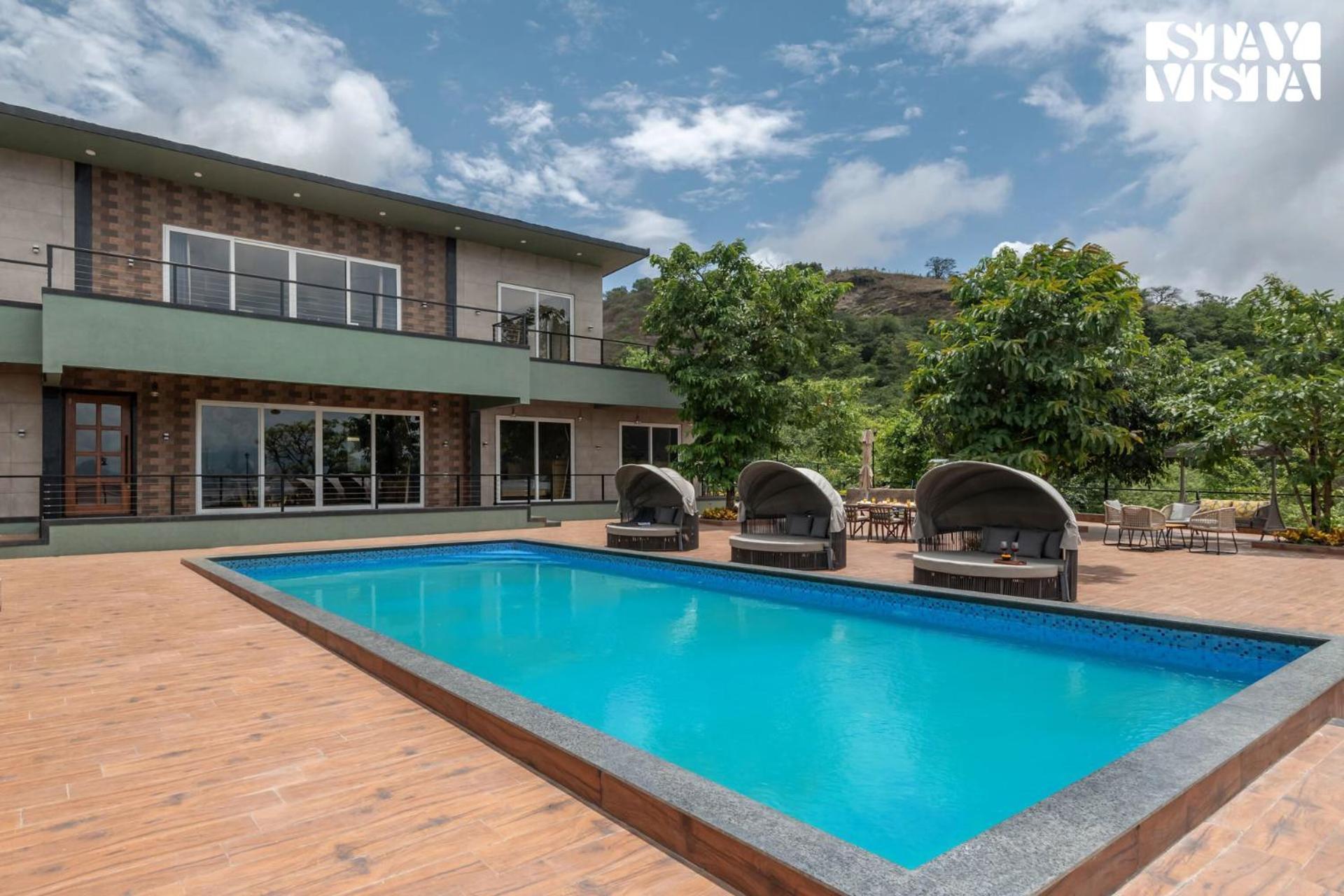 Stayvista At La Nirvana With Pool, Music Speaker & Indoor-Outdoor Game 로나발라 외부 사진